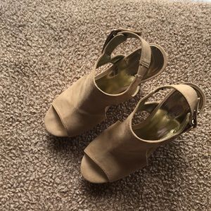 Carlos Santana tan wedges NWB